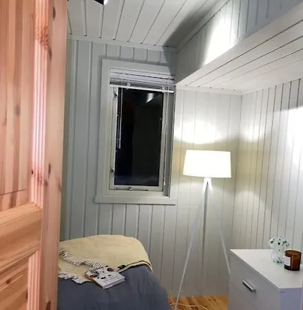 Nydelig Sjo, Fjellutsikt, Bilvei, Peis Laukvik