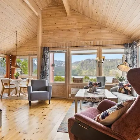 Holiday home Nydelig Sjo, Fjellutsikt, Bilvei, Peis
